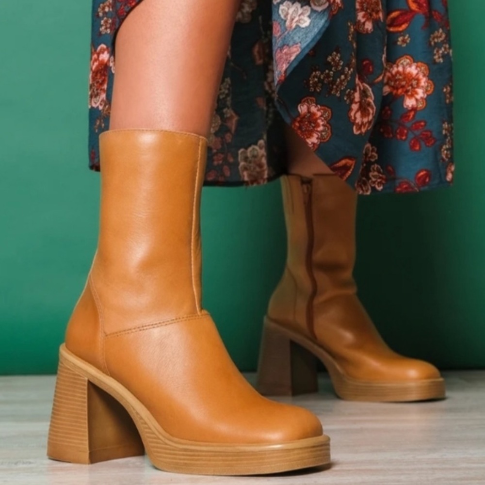 NWOT Steve Madden Fantsie Boots Sz 8